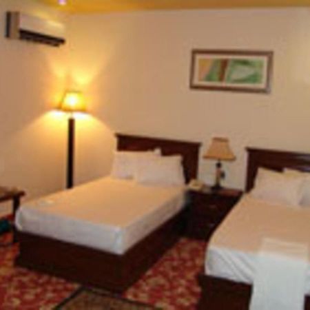 Rajone Hotel Faisalabad Exterior foto